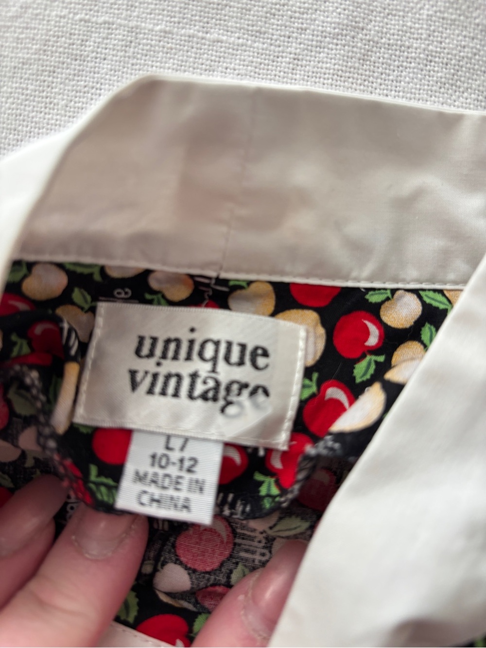 Unique Vintage Black Apple Print Blouse with White Bow Collar ~ Women’s 11/12/L - Picture 13 of 13